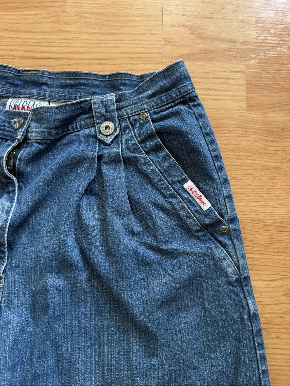 Vintage 90s Bill Blass Pleated Denim Shorts - Size 12 Fits Modern 10/31